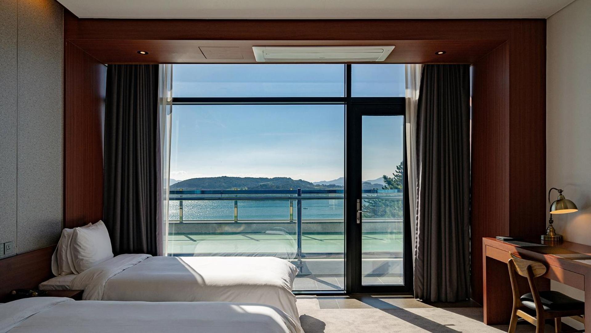 Hotel Jcs Yeosu Exterior photo